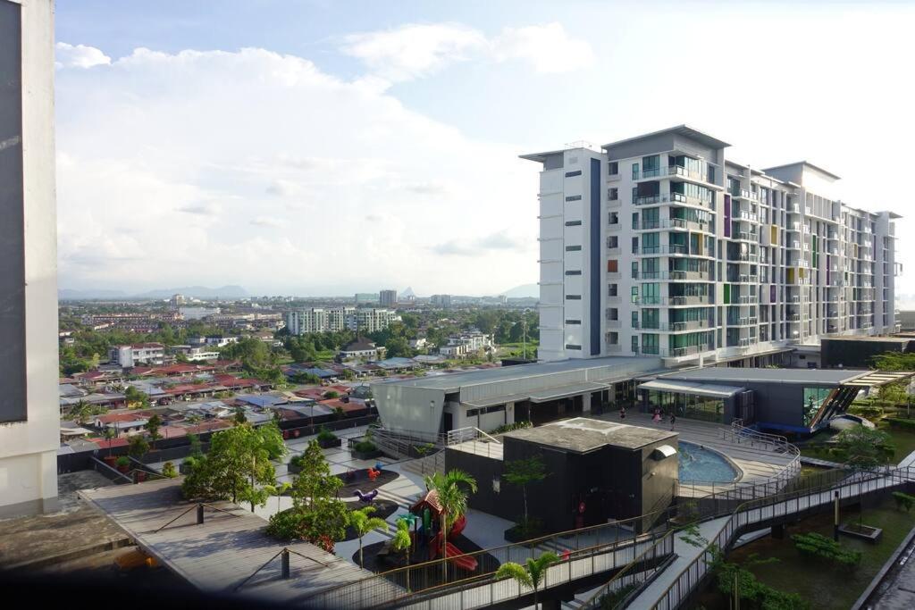 8Pax Cozy Home Stay Jazz Suites 1 Vivacity Kuching Sarawak 3Br Bagian luar foto
